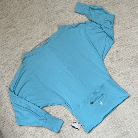 Free People x FP Movement Sky High Long Sleeve Oversized Top Ice Bath Blue Small - Picture 2 of 16